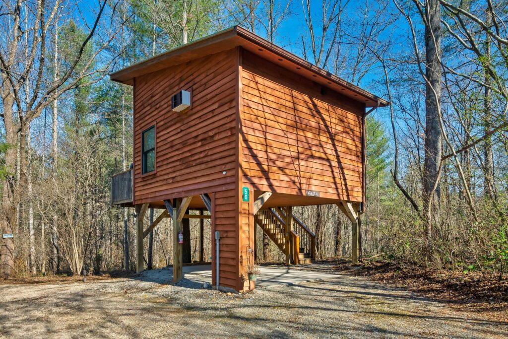 White Pine – Rivers Edge Treehouse Resort